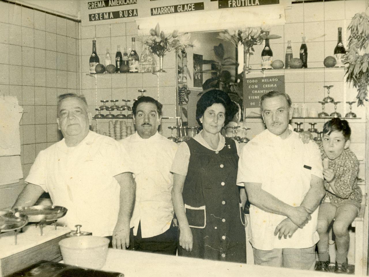 La familia detrás del mostrador de La Flor de Almagro